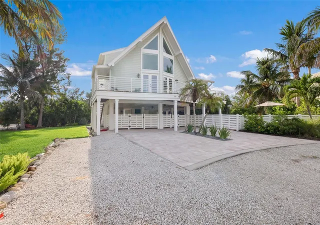 Photo 4 of Single family home for sale at 315 Hammock Cir, Anna Maria, FL 34216 | MLS# A4703564 | Listing updated on 2026-09-27