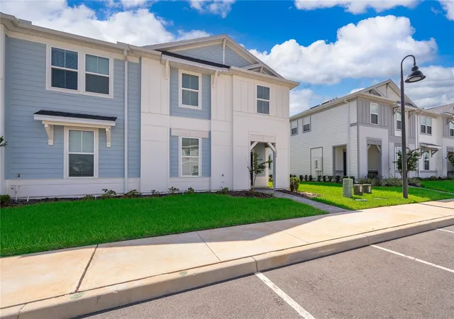 Photo 3 of Single family home for sale at 1274 Shoreside St, Clermont, FL 34714 | MLS# S5155987 | Listing updated on 2026-09-11