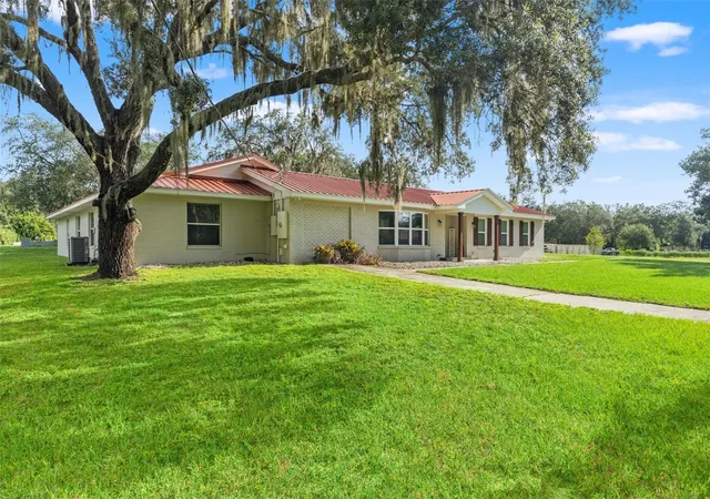 Photo 1 of Single family home for sale at 20319 Painter Pl, Spring Hill, FL 34610 | MLS# W7888768 | Listing updated on 2026-09-05