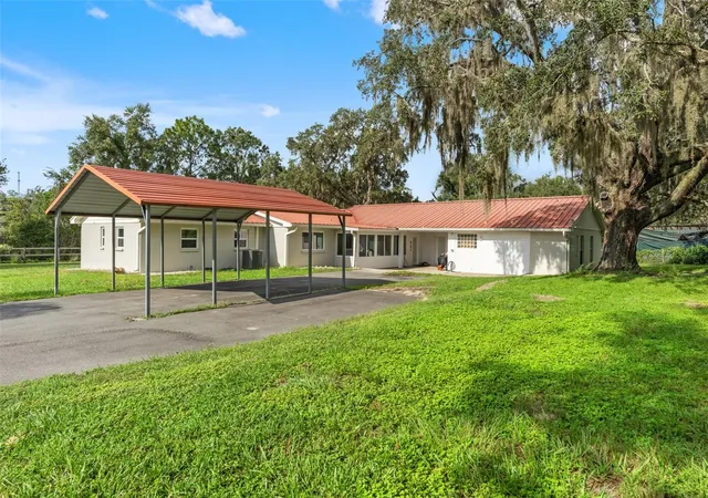 Photo 2 of Single family home for sale at 20319 Painter Pl, Spring Hill, FL 34610 | MLS# W7888768 | Listing updated on 2026-09-05