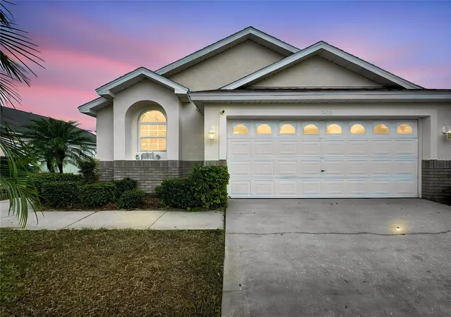 Photo 3 of Single family home for sale at 2615 Summer Crk Dr, Kissimmee, FL 34747 | MLS# O6435252 | Listing updated on 2026-09-01