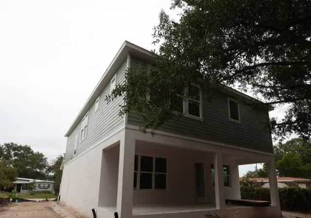 Photo 13 of Single family home for sale at 2926 W Ellis Dr, TAMPA, FL 33611 | MLS# TB8540835 | Listing updated on 2026-10-06