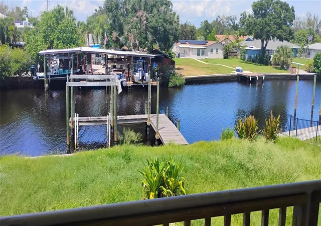 2nd image of 819 Blue Heron Blvd, Ruskin, FL 33570 | MLS# TB8540843