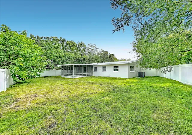 Photo 2 of Single family home for sale at 304 Sunnyhill Ln, Lakeland, FL 33803 | MLS# L4964454 | Listing updated on 2026-09-22