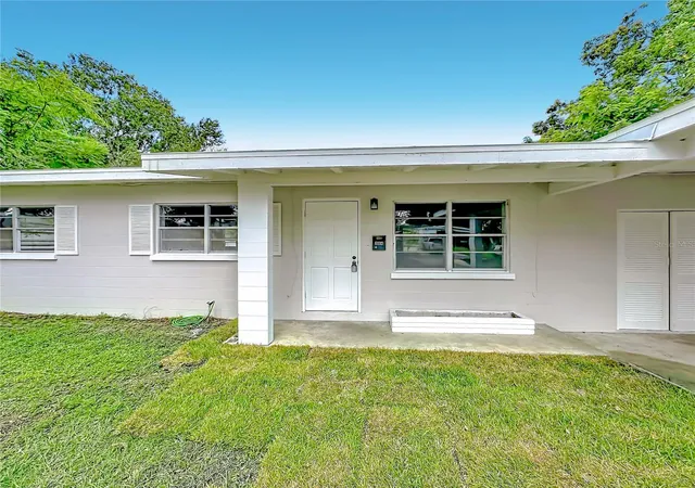 Photo 4 of Single family home for sale at 304 Sunnyhill Ln, Lakeland, FL 33803 | MLS# L4964454 | Listing updated on 2026-09-22