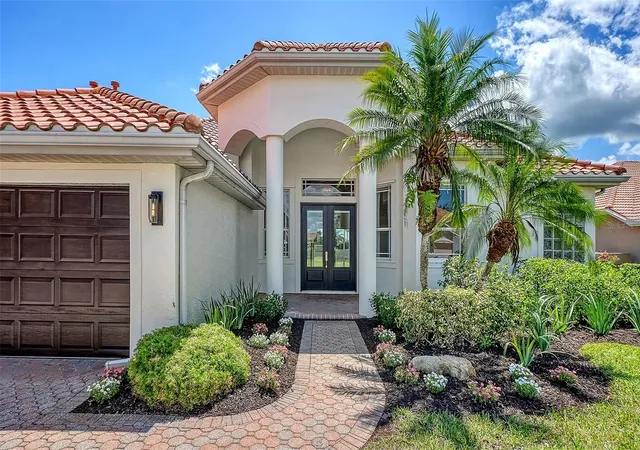 Photo 3 of Single family home for sale at 2729 Harvest Dr, Sarasota, FL 34240 | MLS# A4703580 | Listing updated on 2026-09-13