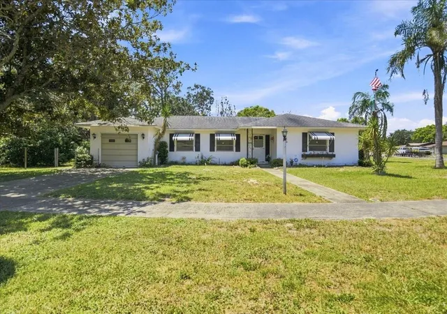 Photo 3 of Single family home for sale at 7222 Holiday Dr, Spring Hill, FL 34606 | MLS# TB8540858 | Listing updated on 2026-10-10