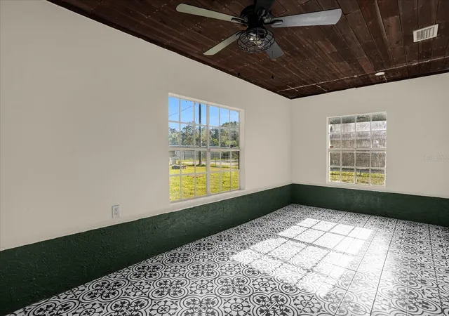 3rd image of 1008 10Th St, Daytona Beach, FL 32117 | MLS# O6435296