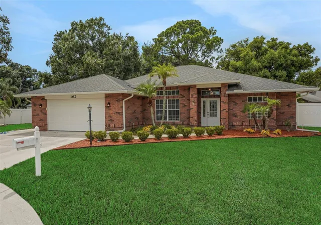 1st image of 102 Hillside Ct, Winter Haven, FL 33884 | MLS# P4939647