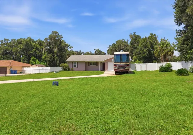 Photo 2 of Single family home for sale at 1679 W Euclid Ave, Deland, FL 32720 | MLS# V4950851 | Listing updated on 2026-09-29