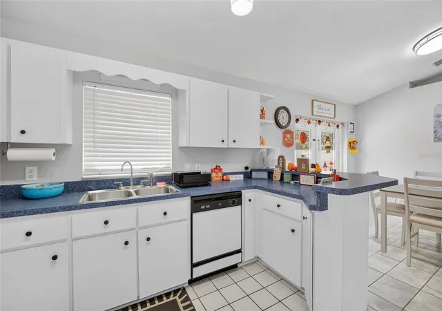5th image of 11625 Se 53Rd Ct, Belleview, FL 34420 | MLS# OM730781