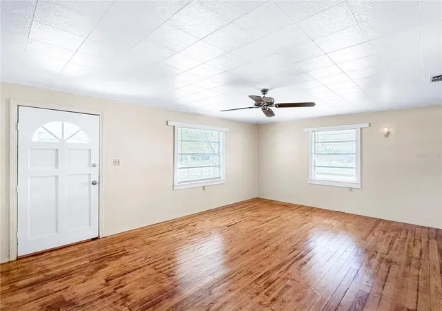 5th image of 1455 10Th St Nw, Largo, FL 33770 | MLS# TB8540892