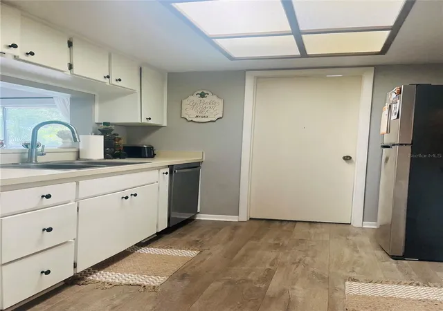 Listing Photo 5 - Condo for sale in building located at 2583 Countryside Blvd, Clearwater, FL 33761 - Unit #3201