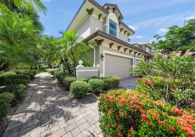 Listing Photo 4 - Condo for sale in building located at 6430 Moorings Pt Cir, Sarasota, FL 34202 - Unit #201