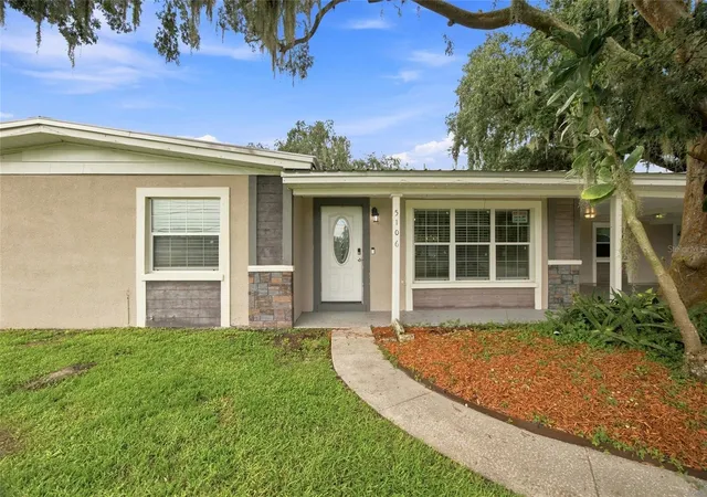 Photo 2 of Single family home for sale at 5106 Thonotosassa Rd, Plant City, FL 33565 | MLS# TB8540927 | Listing updated on 2026-09-06