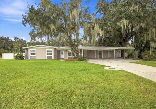 Photo 3 of Single family home for sale at 5106 Thonotosassa Rd, Plant City, FL 33565 | MLS# TB8540927 | Listing updated on 2026-10-02