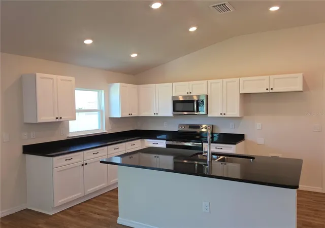 Photo 3 of Single family home for sale at 8270 N Wakefield Dr, Dunnellon, FL 34434 | MLS# OM730792 | Listing updated on 2026-08-21