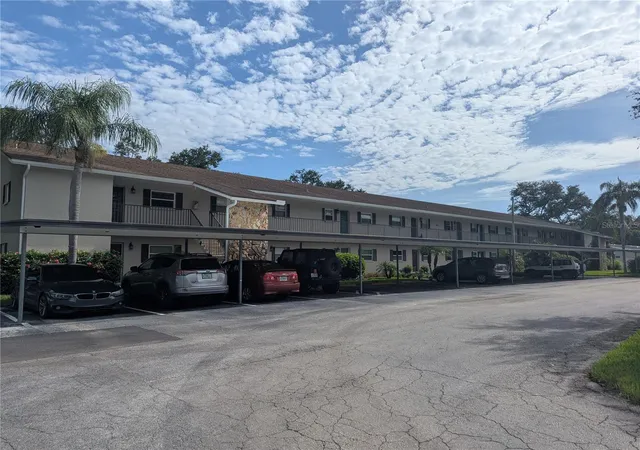 Listing Photo 2 - Condo for sale in building located at 9881 113Th St, Seminole, FL 33772 - Unit #220