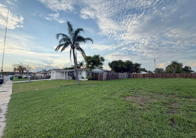 2nd image of 3221 Roxbury Dr, Holiday, FL 34691 | MLS# W7888780