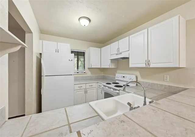 3rd image of 85 Se 16Th Ave #F301, Gainesville, FL 32601 | MLS# GC542900