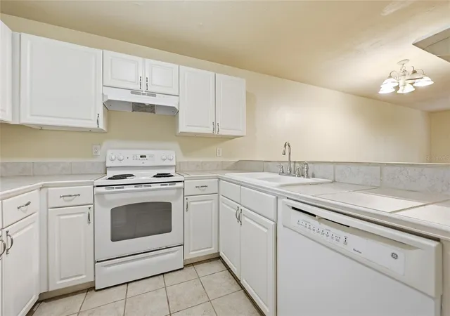 5th image of 85 Se 16Th Ave #F301, Gainesville, FL 32601 | MLS# GC542900