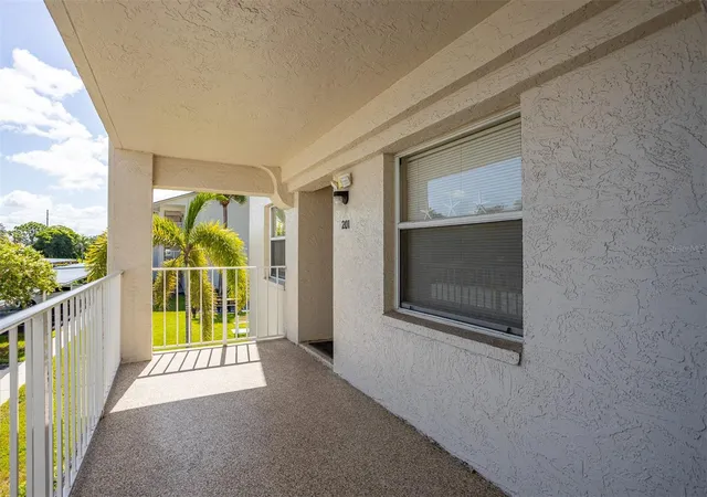 4th image of 7301 29Th Avenue Dr W #201, Bradenton, FL 34209 | MLS# TB8540974