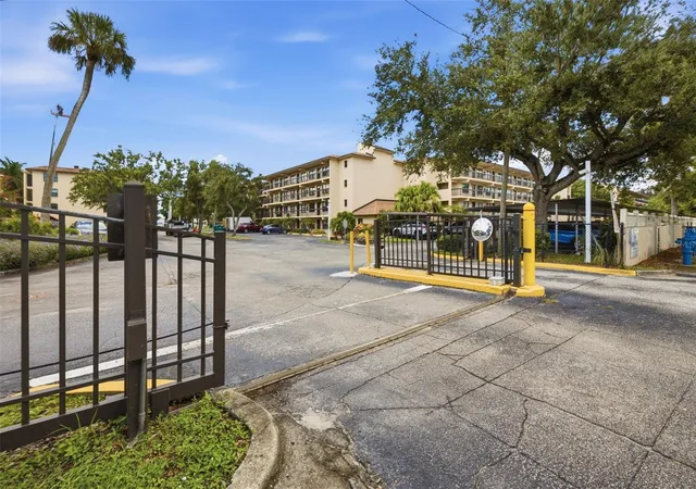 Photo 33 of Condo for sale at 435 30th Ave W #D206, Bradenton, FL 34205 | MLS# A4703609 | Listing updated on 2026-08-31