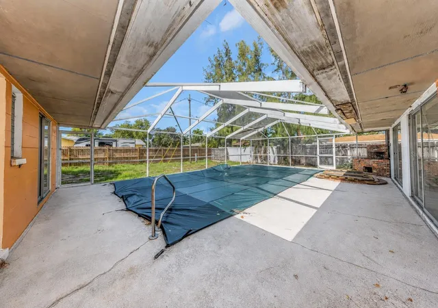 Photo 3 of Sale Pending at 3000 36th Avenue S, Saint Petersburg, FL 33712 | MLS# TB8540978 | Listing updated on 2026-09-01