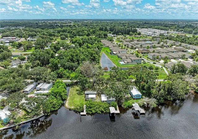Photo 3 of Single family home for sale at 1609 Saffold Park Dr, Ruskin, FL 33570 | MLS# A4703614 | Listing updated on 2026-08-21