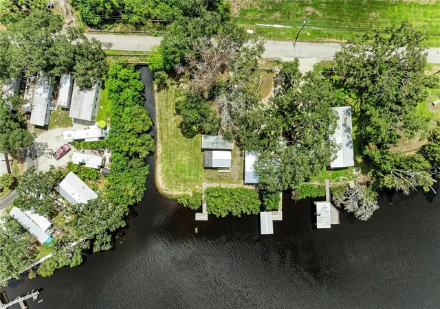 Photo 4 of Single family home for sale at 1609 Saffold Park Dr, Ruskin, FL 33570 | MLS# A4703614 | Listing updated on 2026-08-21