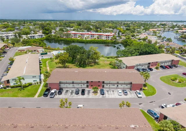 2nd image of 4550 Overlook Dr Ne #152, Saint Petersburg, FL 33703 | MLS# TB8540986