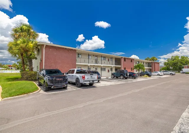 4th image of 4550 Overlook Dr Ne #152, Saint Petersburg, FL 33703 | MLS# TB8540986