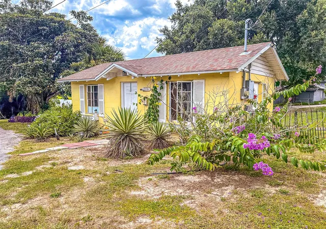 Listing Photo 2 - Condo for sale in building located at 1120 S Scenic Hwy, LAKE WALES, FL 33853