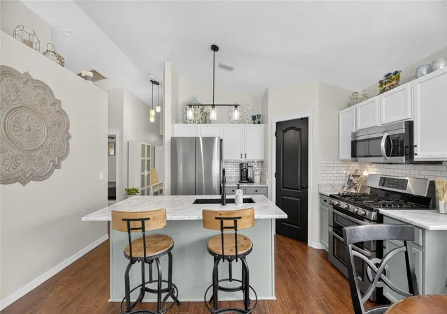 Photo 2 of Single family home for sale at 7629 Devonbridge Garden Wy, Apollo Beach, FL 33572 | MLS# TB8540995 | Listing updated on 2026-09-08