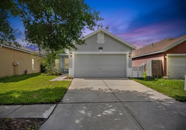 Photo 4 of Single family home for sale at 7629 Devonbridge Garden Wy, Apollo Beach, FL 33572 | MLS# TB8540995 | Listing updated on 2026-09-08