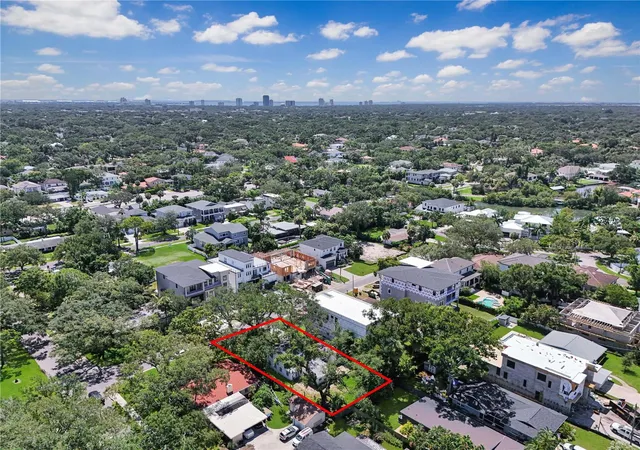 3rd image of 205 S Occident St, Tampa, FL 33609 | MLS# TB8540996