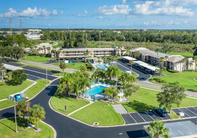 3rd image of 160 Lakeview Wy #160, Oldsmar, FL 34677 | MLS# TB8540997