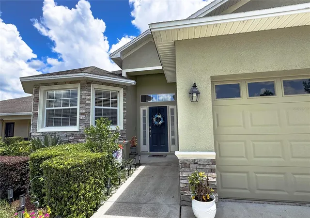 Photo 3 of Single family home for sale at 6335 Silver Leaf Ln, Lakeland, FL 33813 | MLS# O6435399 | Listing updated on 2026-10-25
