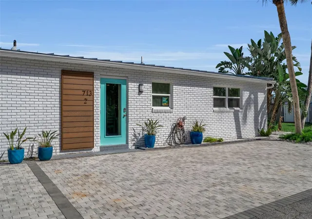 2nd image of 713 Saint Judes Dr S #2, Longboat Key, FL 34228 | MLS# A4703619