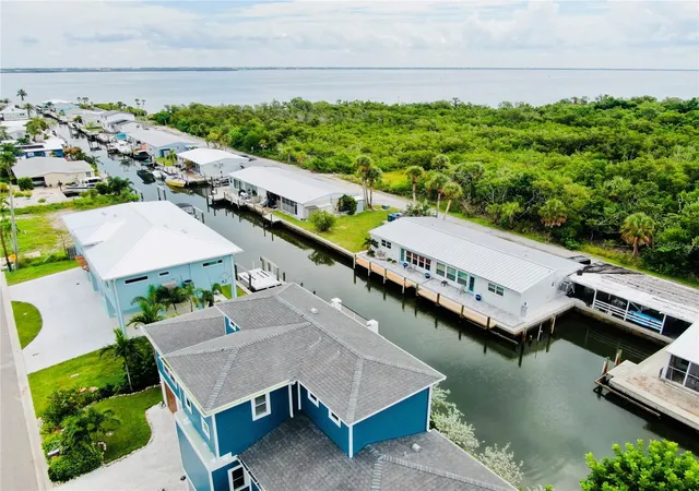 Photo 4 of Condo for sale at 713 Saint Judes Dr S #2, Longboat Key, FL 34228 | MLS# A4703619 | Listing updated on 2026-10-13