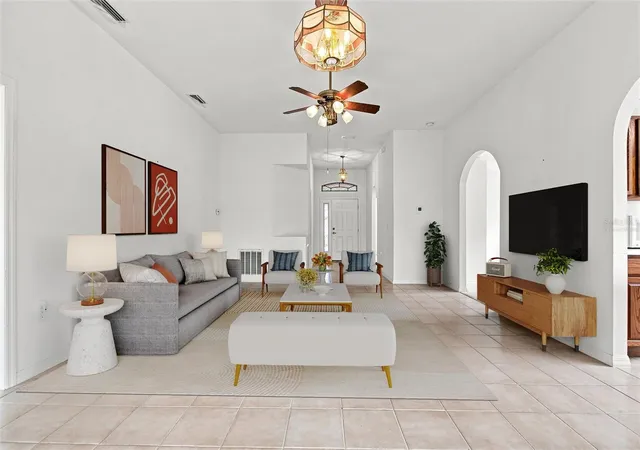 2nd image of 347 Royal Palm Dr, Davenport, FL 33837 | MLS# S5156021