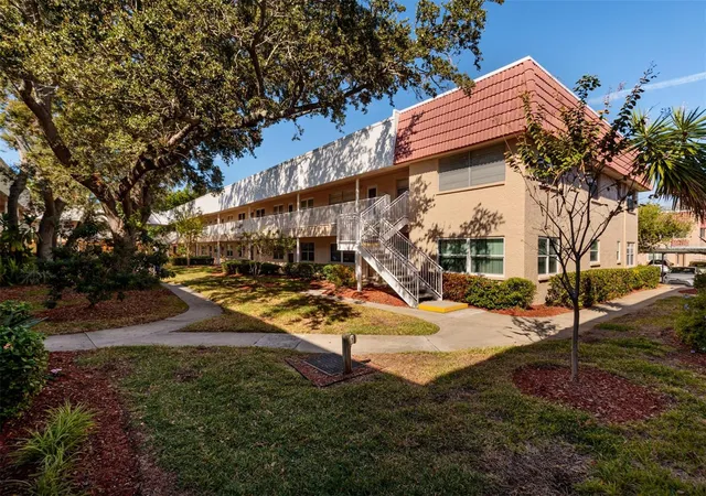 4th image of 10036 63Rd Ave N, St. Petersburg, FL 33708