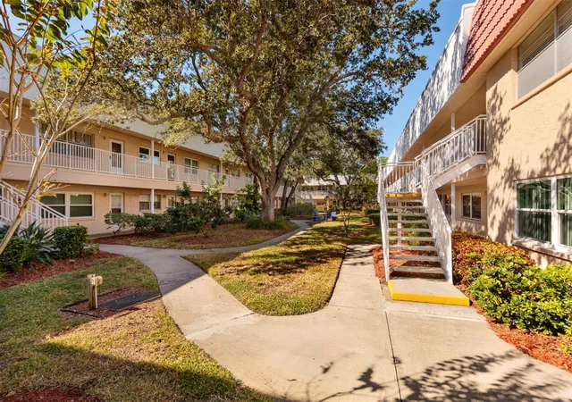 5th image of 10036 63Rd Ave N, St. Petersburg, FL 33708