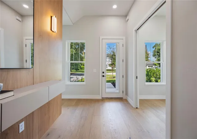 Photo 3 of Single family home for sale at 1702 Arbor Park Dr, Winter Park, FL 32789 | MLS# O6435407 | Listing updated on 2026-09-28