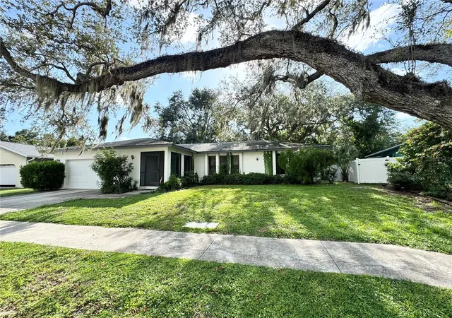 2nd image of 2558 Wood Oak Dr, Sarasota, FL 34232 | MLS# A4703620