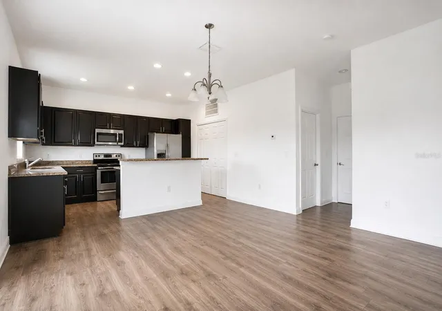 Photo 4 of Single family home for sale at 1370 Salisbury Dr, Winter Haven, FL 33881 | MLS# O6435409 | Listing updated on 2026-08-26