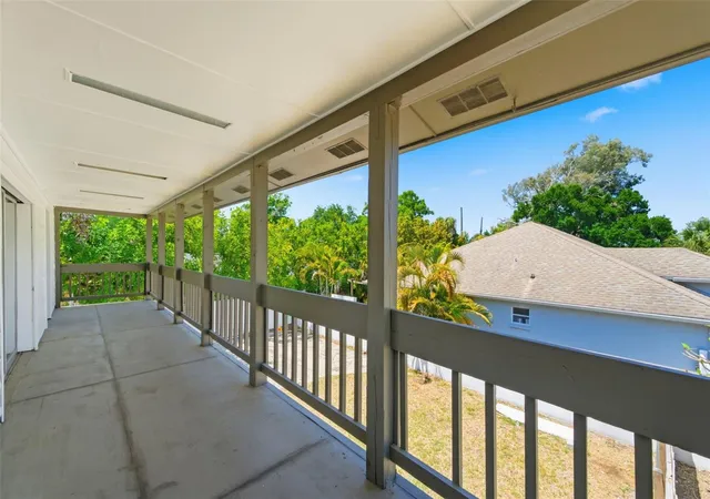 Photo 4 of House for sale at 5136 68Th St N, St Petersburg, FL 33709 | MLS# TB8541016 | Listing updated on 2026-10-20