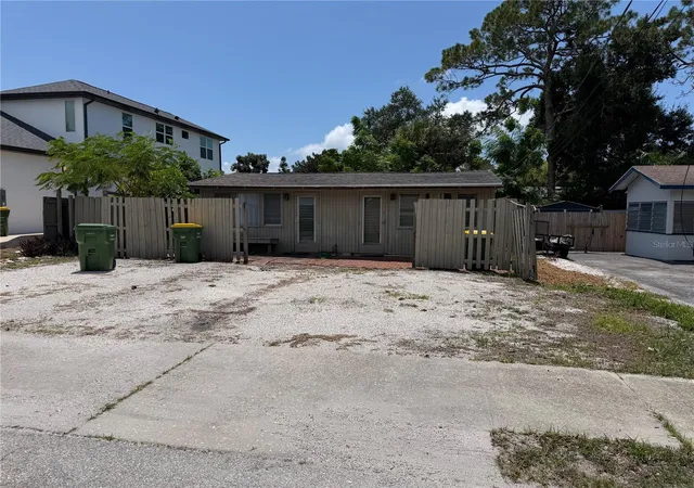 1st image of 902 Highland St St, Sarasota, FL 34234 | MLS# A4703625