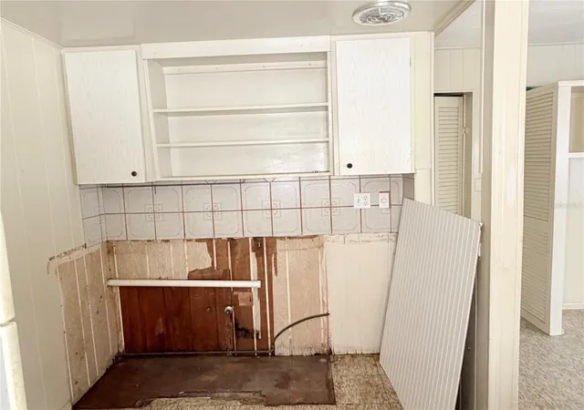 Photo 2 of Sale Pending at 902 Highland St St, Sarasota, FL 34234 | MLS# A4703625 | Listing updated on 2026-09-22