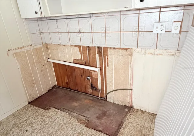 3rd image of 902 Highland St St, Sarasota, FL 34234 | MLS# A4703625